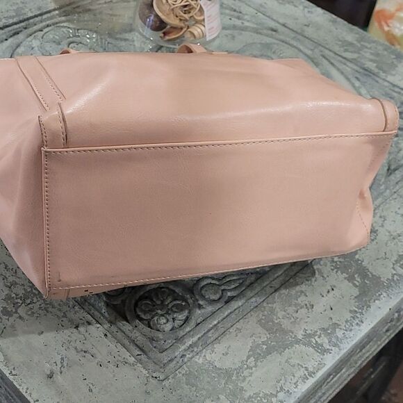 KENNETH COLE REACTION PURSE - Picture 4 of 6